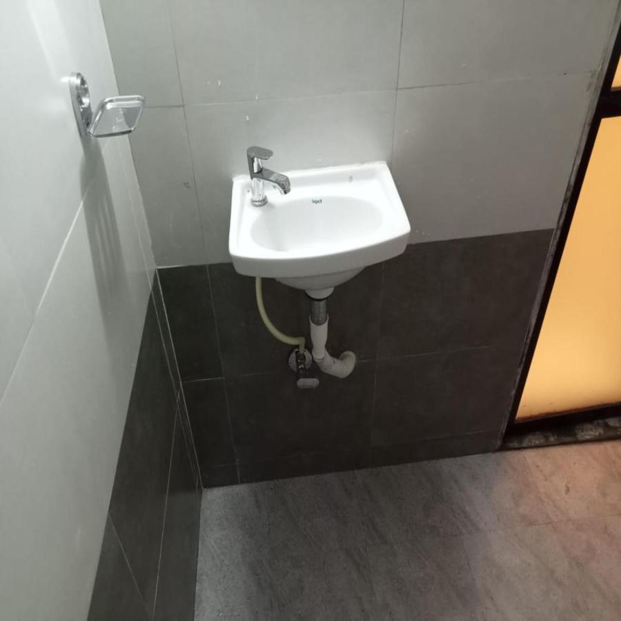 Hotel New Sarah Inn, Andheri West Mumbai Ngoại thất bức ảnh
